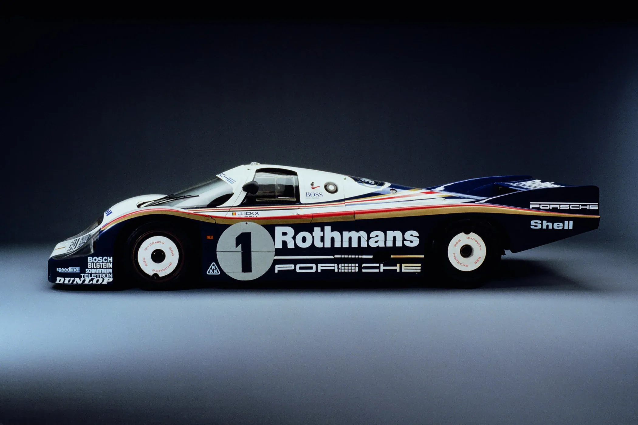 Porsche 962C Rothmans — Side Profile