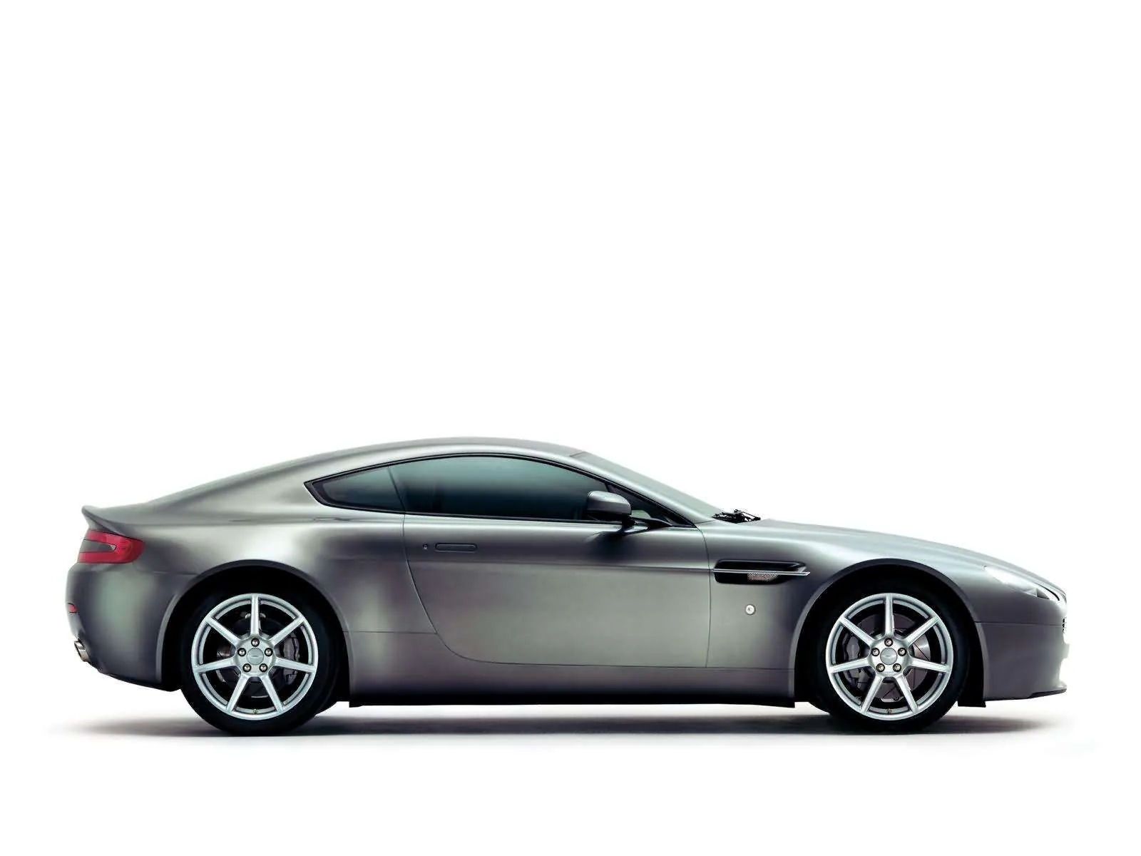 Aston Martin V8 Vantage Profile